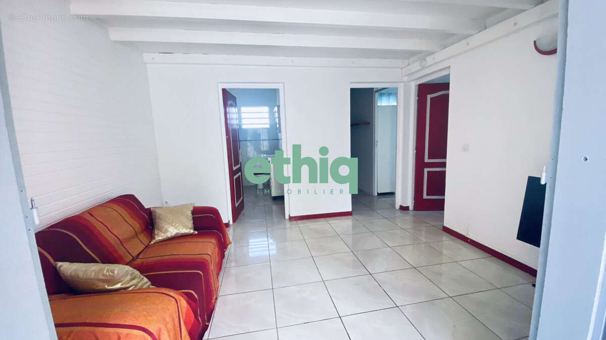 Maison à PETIT-BOURG