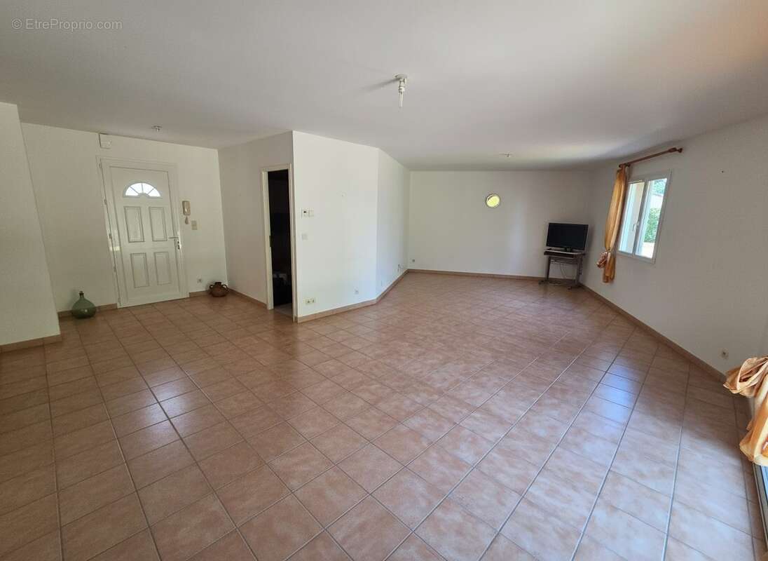 Maison 105 m² à Saint-Julien-L'ars  - photo 4