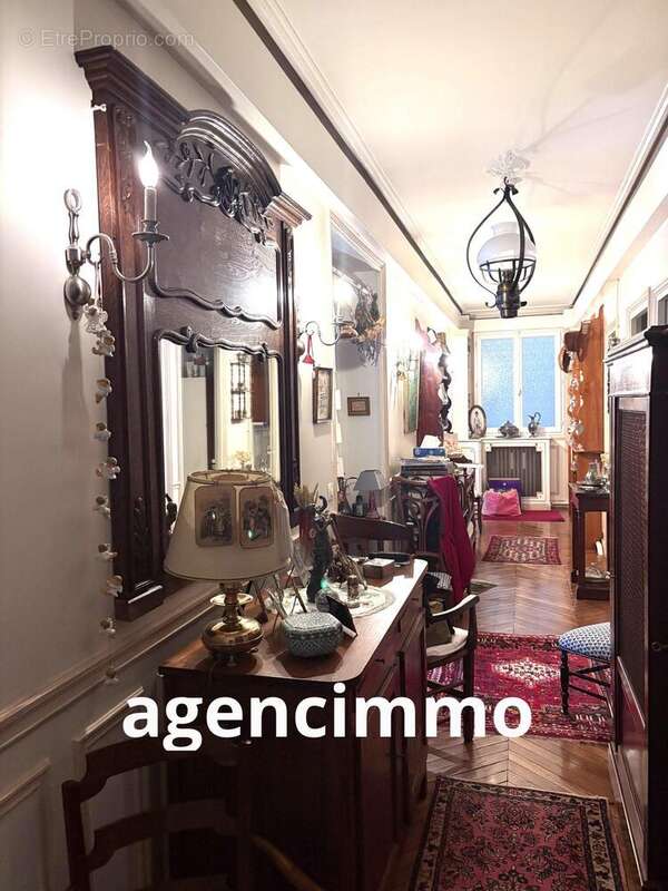 Entree - Appartement à PARIS-18E