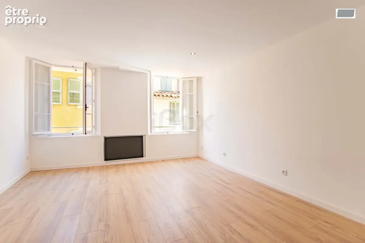 TOULON - CENTRE VILLE - Studio rénové 32 m2   À deux pas des Halles - photo 2