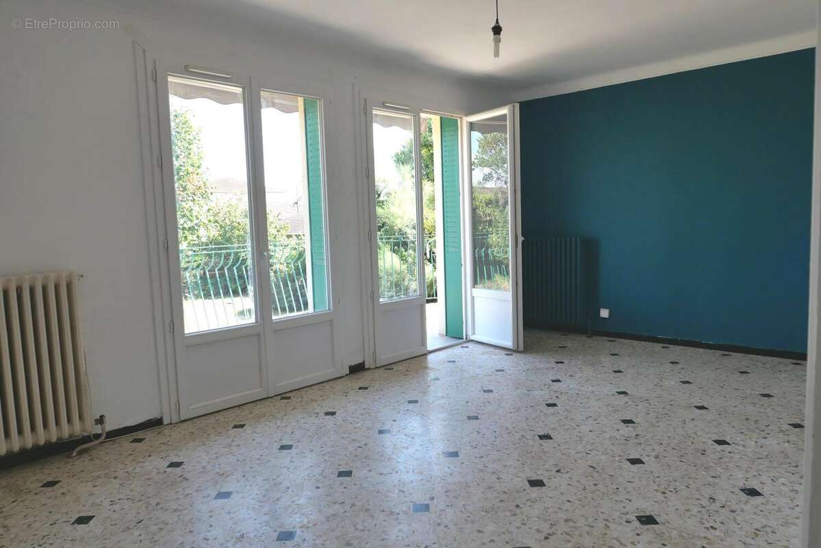 Maison à MEYZIEU