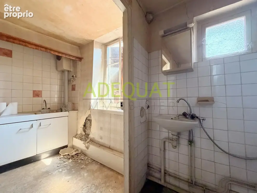 Ideal investisseurs et marchands de biens - immeuble avec combles amenageables et cave - photo 10