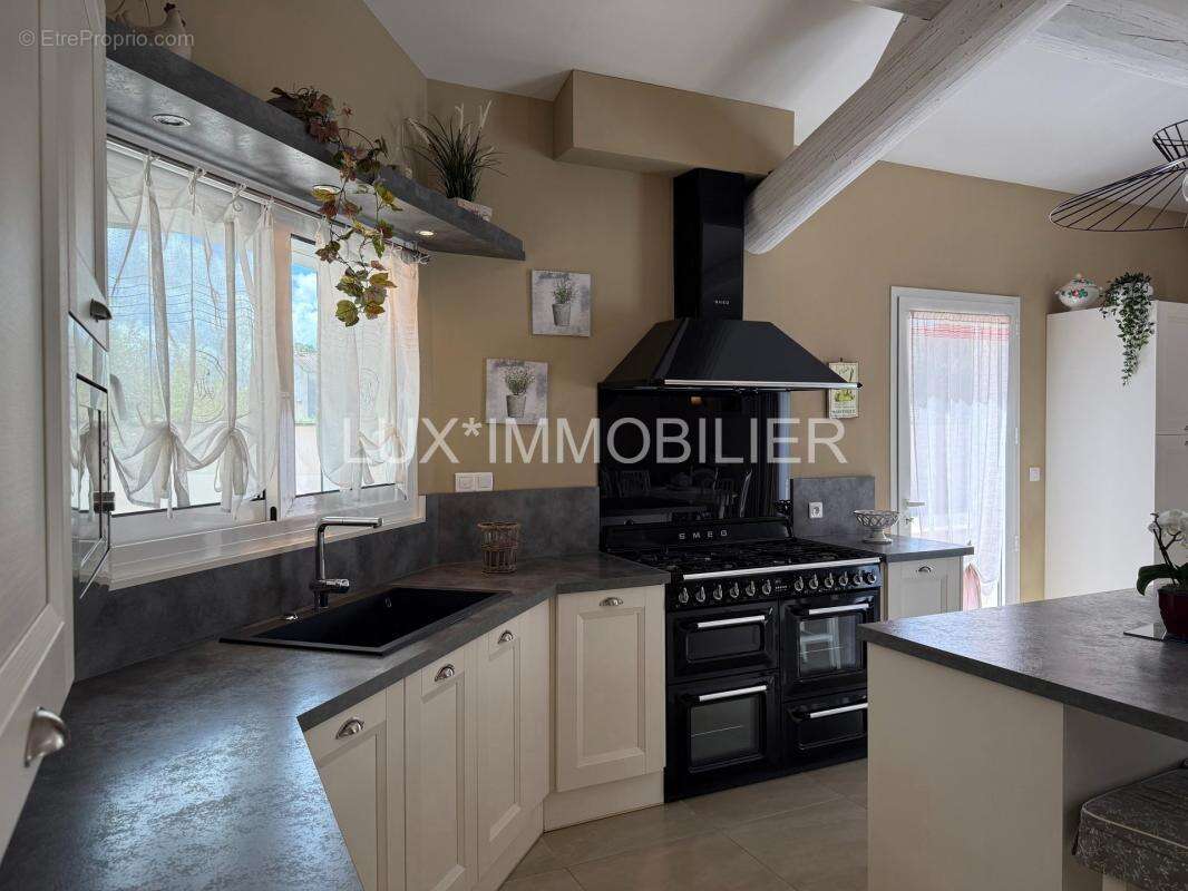 Noves - villa d'architecte, piscine pool-house, centre calme - photo 23