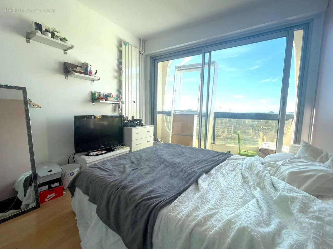Appartement à COURBEVOIE