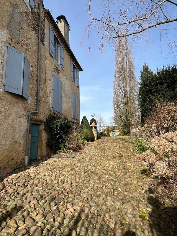 ELEGANT CHATEAU XVIIIs, sans travaux, sur 1 hectare clos de murs, jardin paysagé, chapelle, orangerie, dépendances, pour famille - photo 90