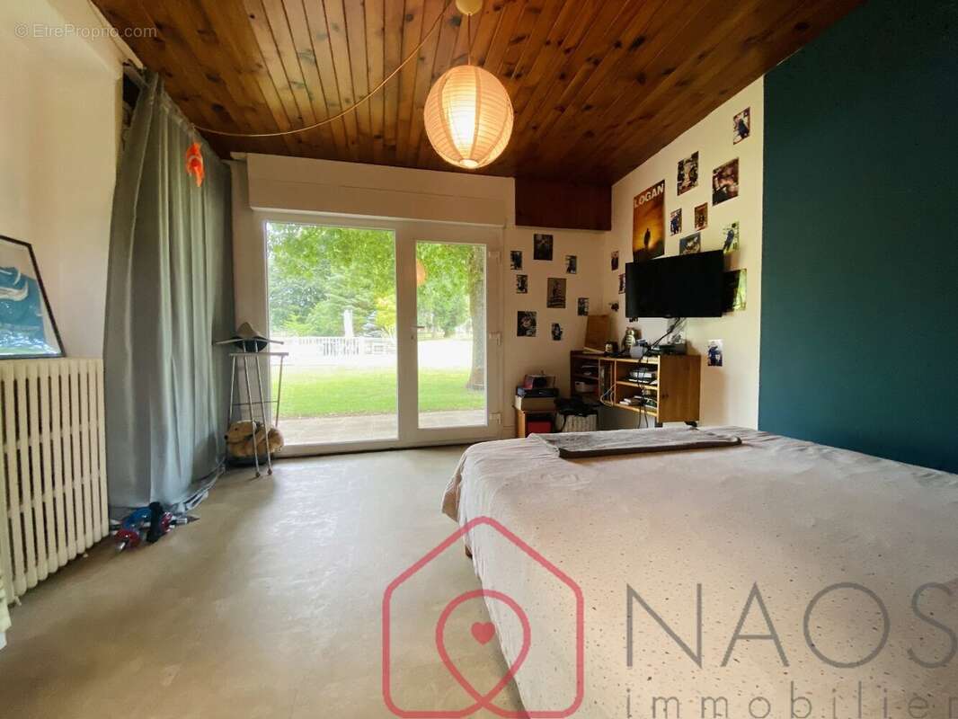Propriété familiale avec piscine et dépendance / Terrain 2 890m² - photo 10