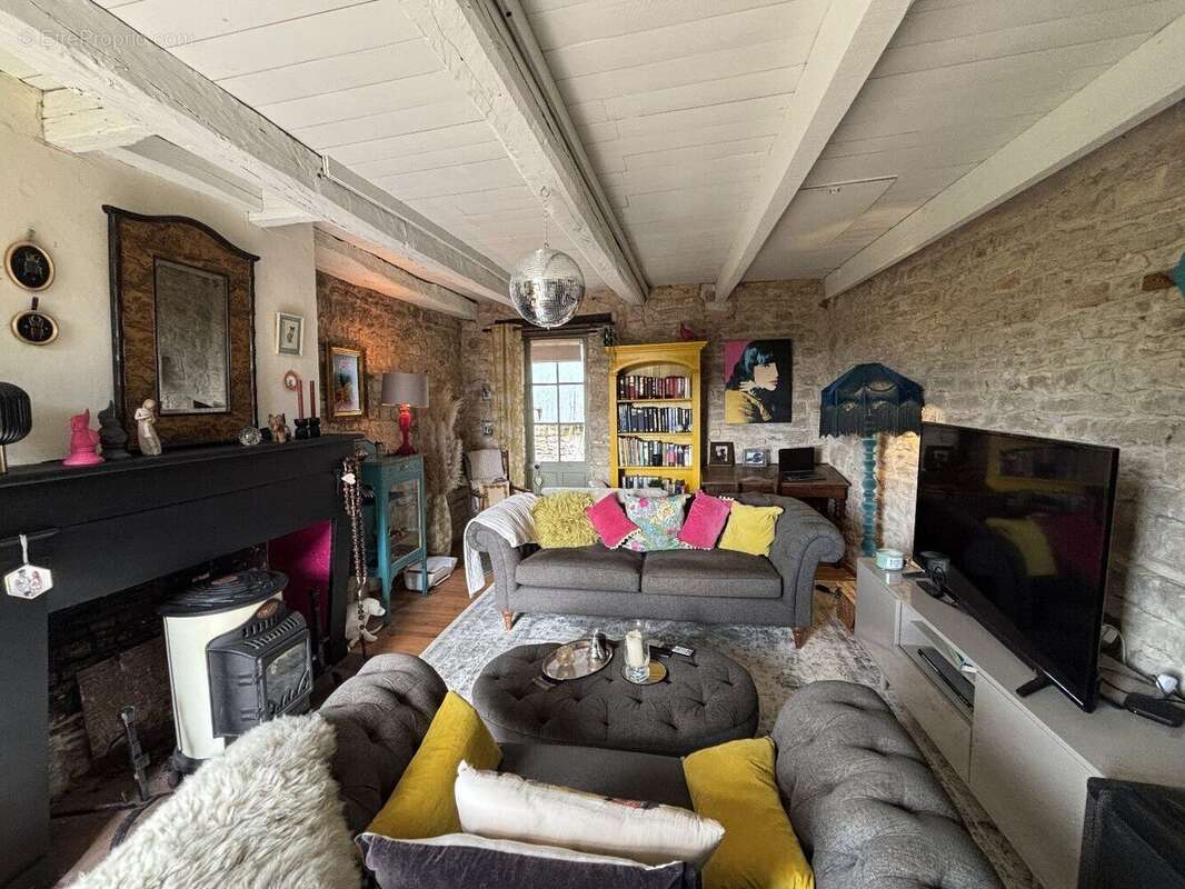 Maison à NANTEUIL-EN-VALLEE