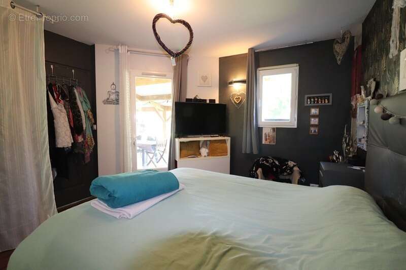 Maison traditionnelle à vendre 7 pièces MATHA (17) - photo 11