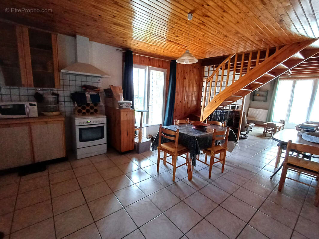 Maison à CRAPONNE-SUR-ARZON