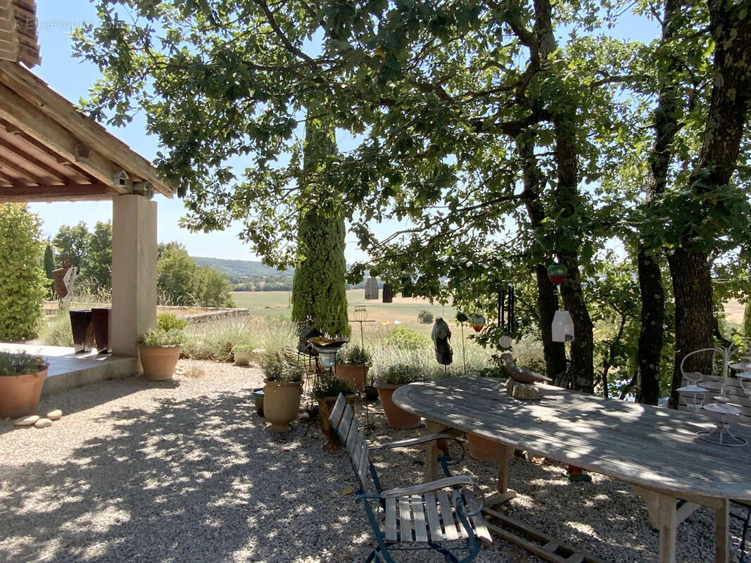 Villa d'architecte en position dominante de plain pied et sa vue panoramique. - photo 6