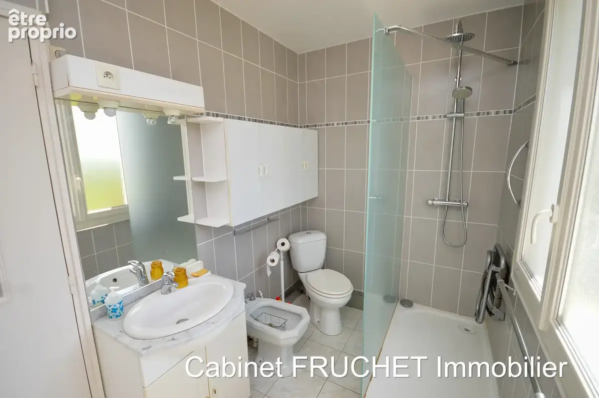CHANTONNAY - Agréable maison 3 chambres, terrain et garage - photo 13
