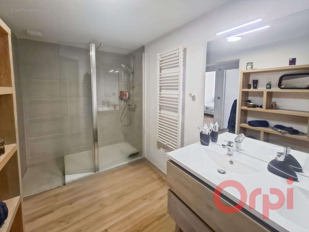 Appartement à VENELLES