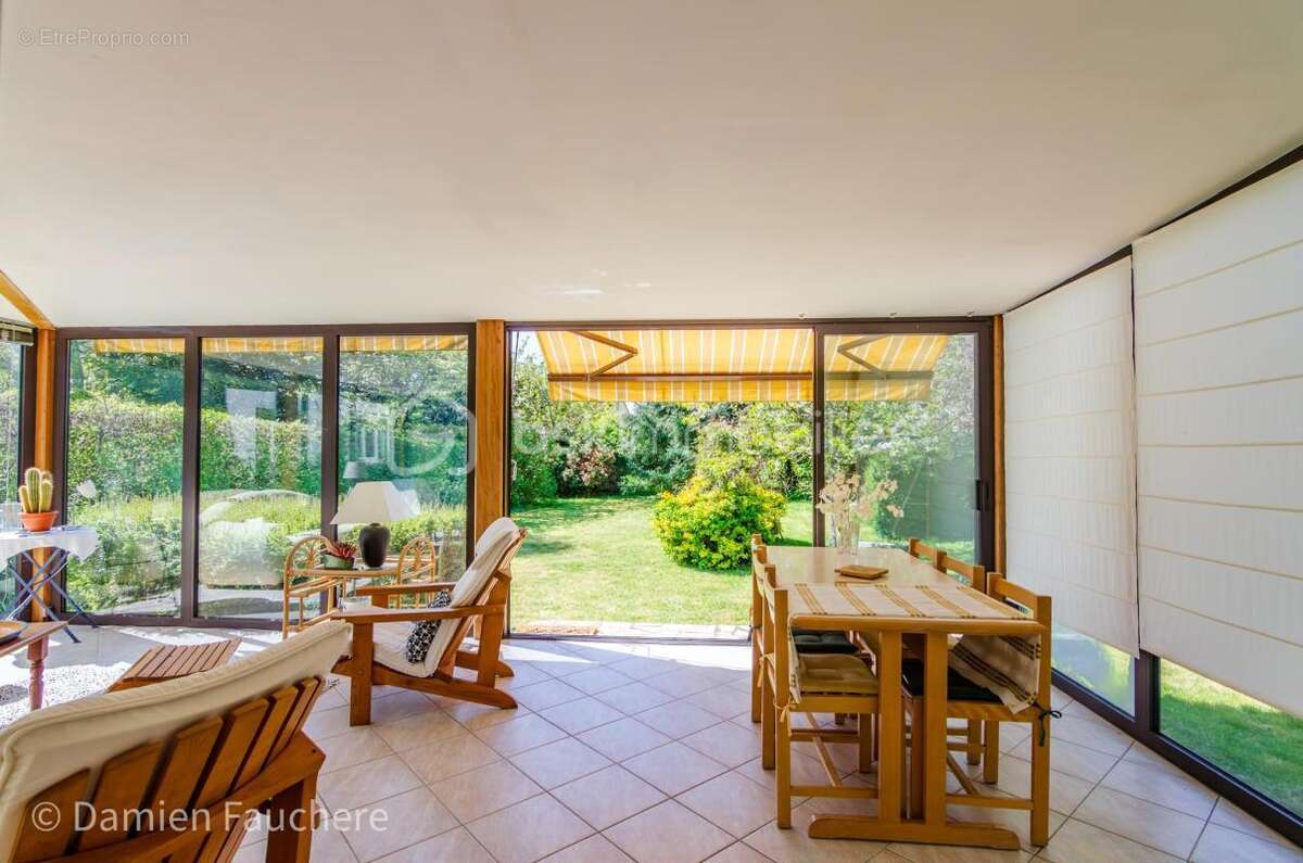 Maison familiale de plain-pied majoritairement avec véranda et jardin au calme ! - photo 6