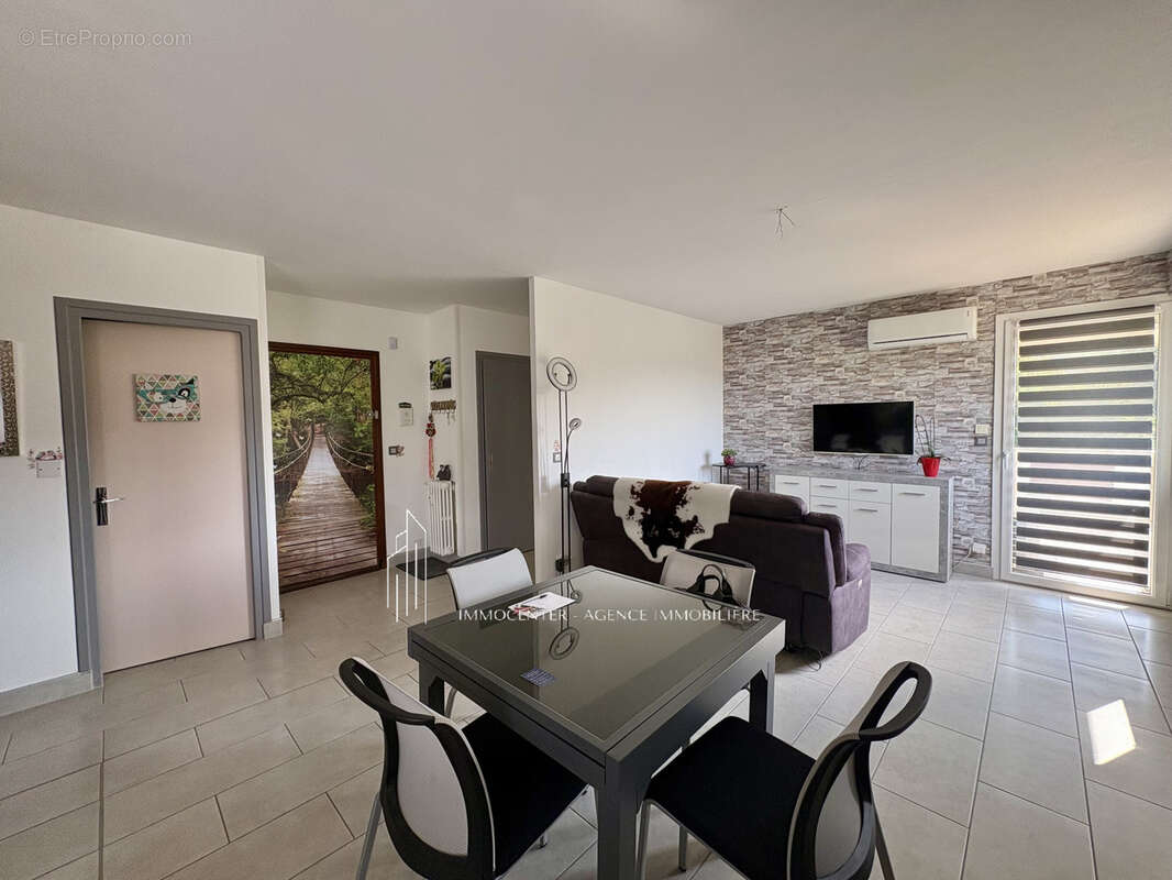 Appartement T2 Ascenseur et Clim - Agence Immocenter Chanas - photo 2