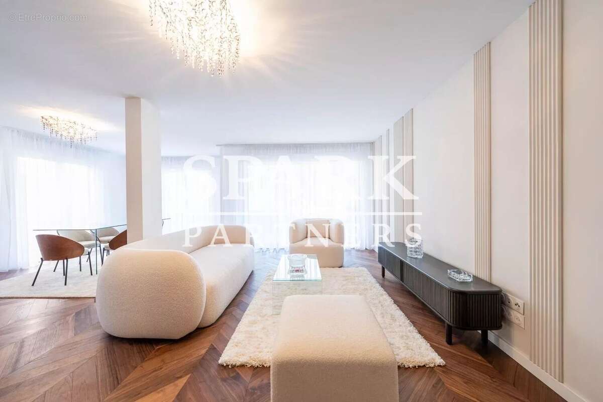 Appartement à ROQUEBRUNE-CAP-MARTIN