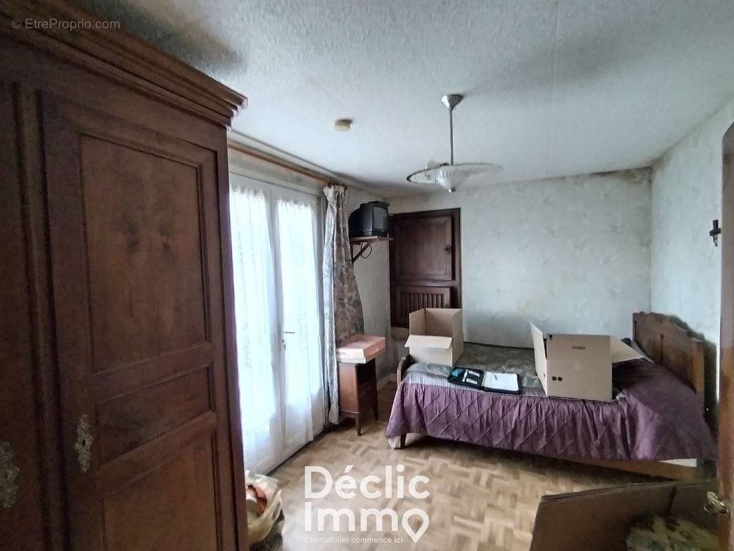 Maison à LES ADJOTS