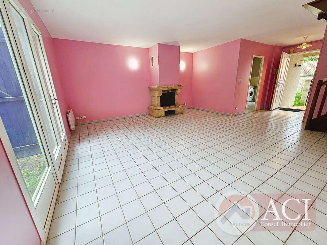 Maison à VILLETANEUSE