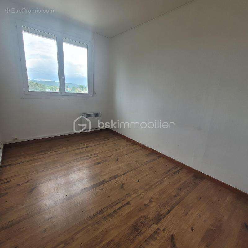 Appartement à BAGNOLS-SUR-CEZE