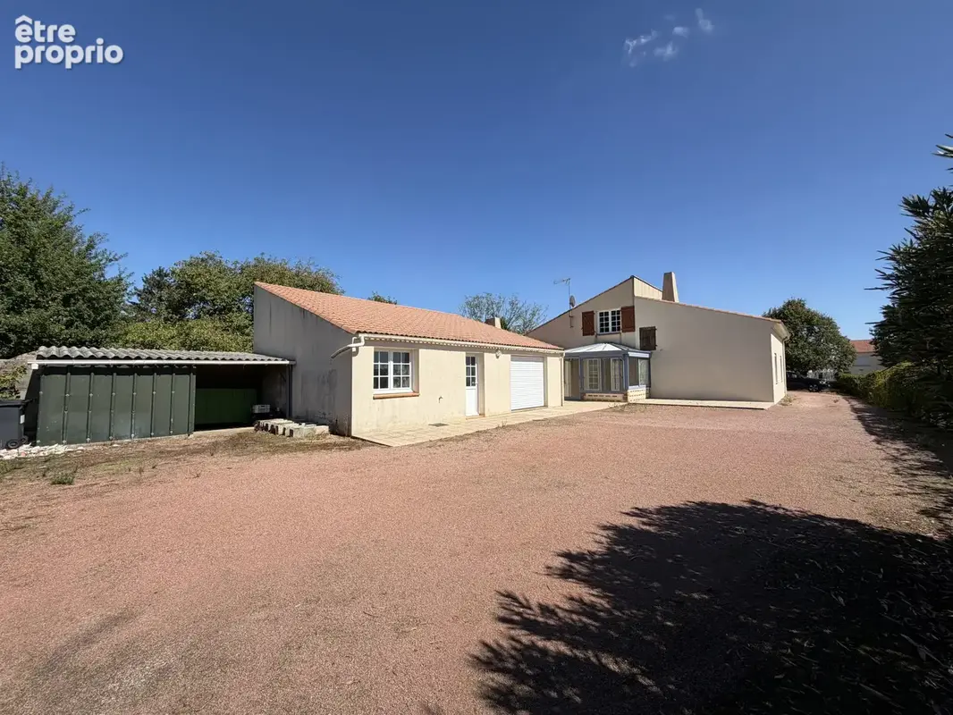 Entre AIZENAY et CHALLANS, à proximité du lac de Maché, agréable maison de pl-pied sur 1 038 m2 de terrain - photo 4