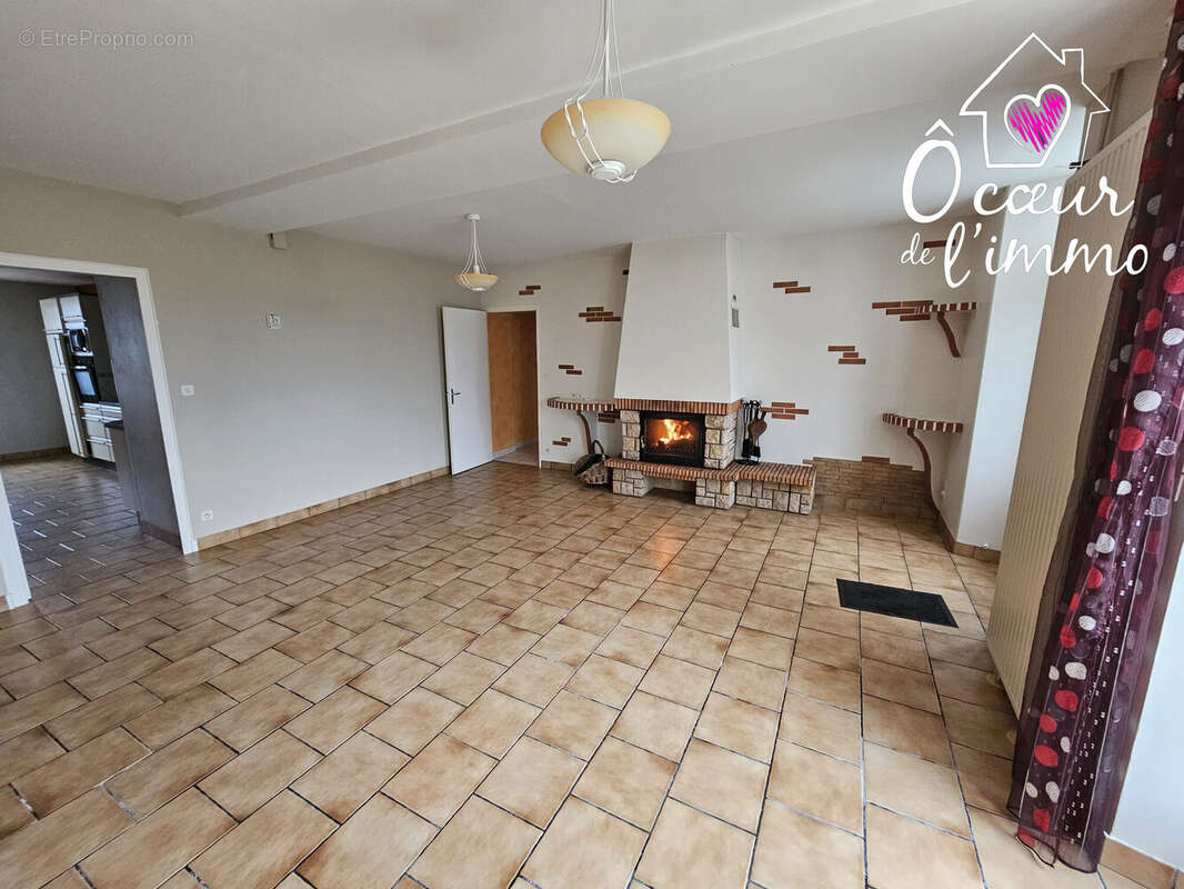 Maison à MAZIERES-EN-MAUGES