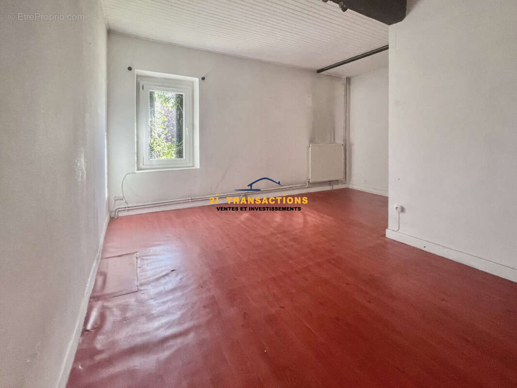 Maison 116 m² à Chambeon  - photo 6