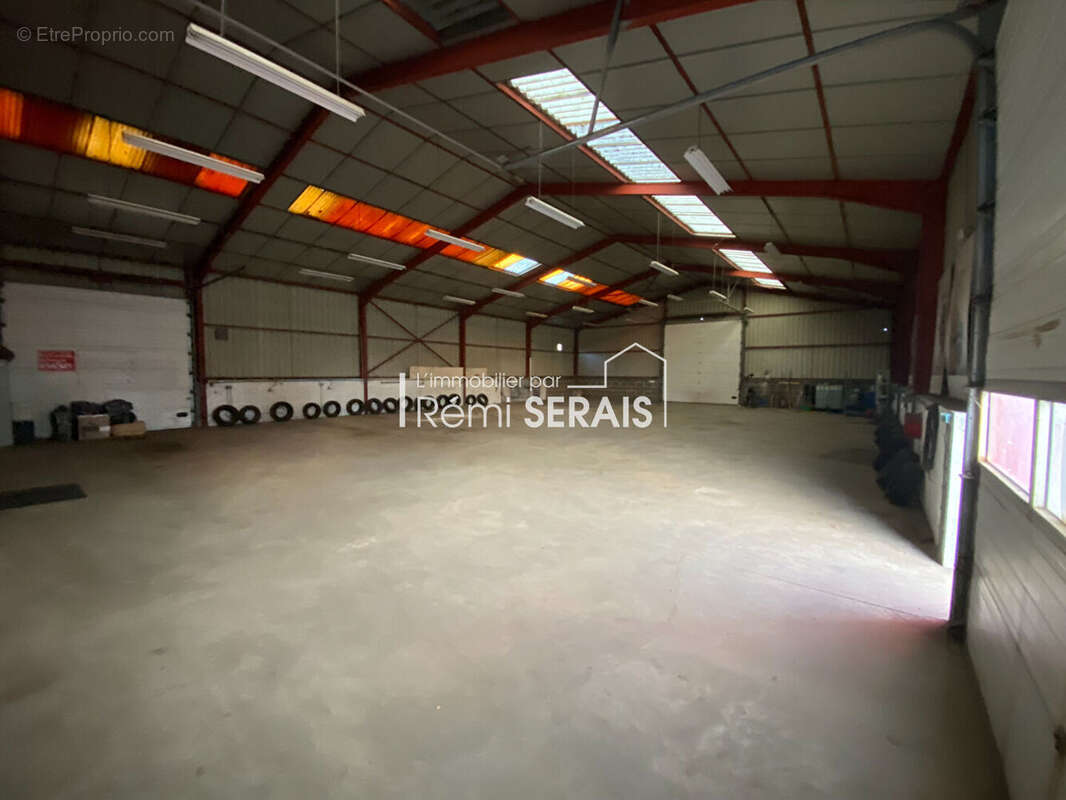 Commerce à CONDE-SUR-NOIREAU