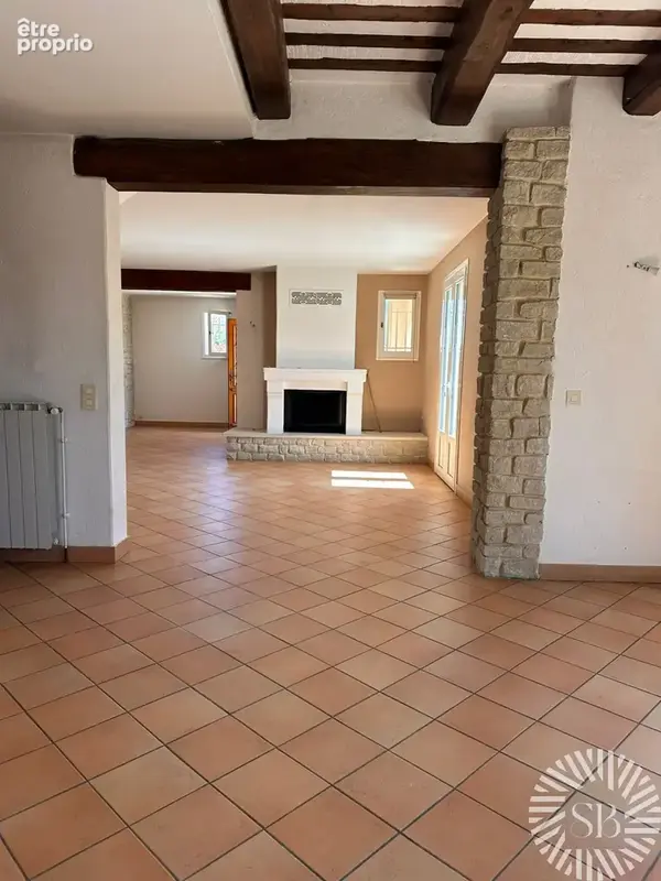 NOVES   Maison familiale 4 chambres • Piscine • 1 621 m2 de terrain • Double garage • Potentiel constructible - photo 3