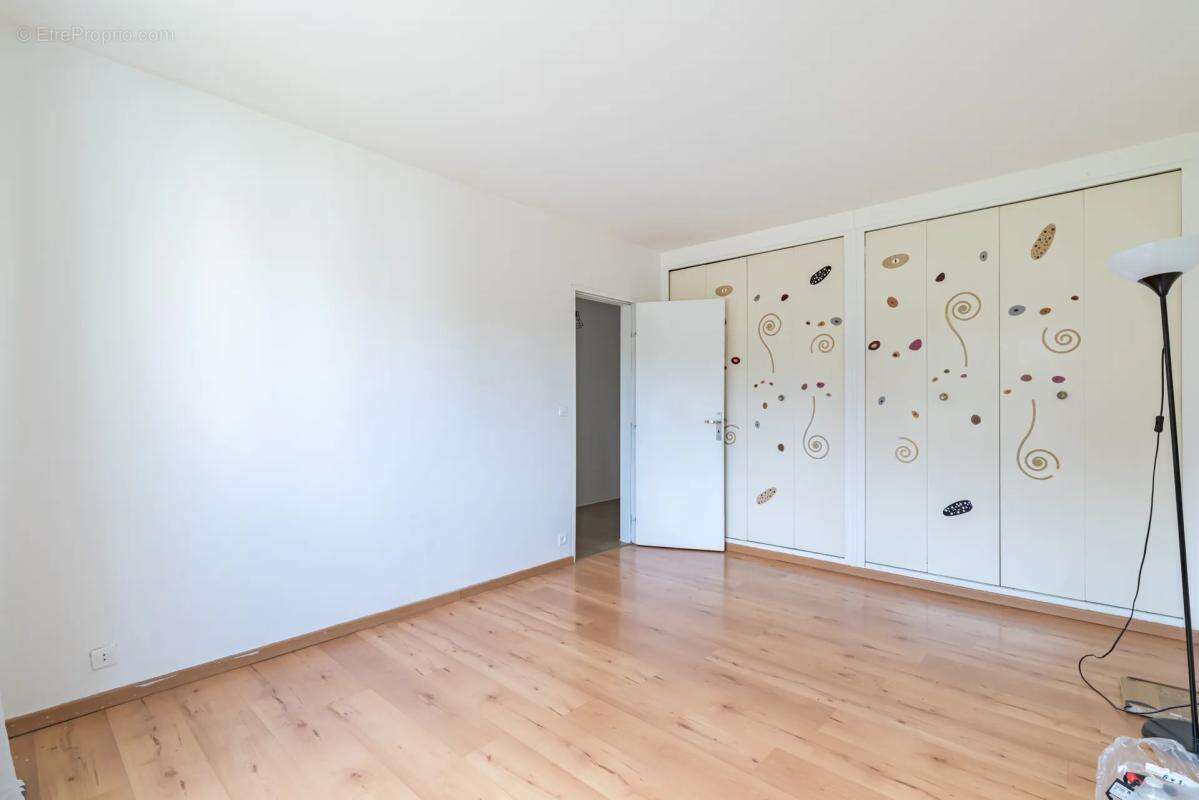 Appartement T4 de 79 m² à Trappes - photo 4