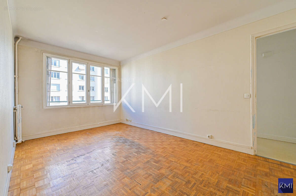 Appartement à PARIS-11E