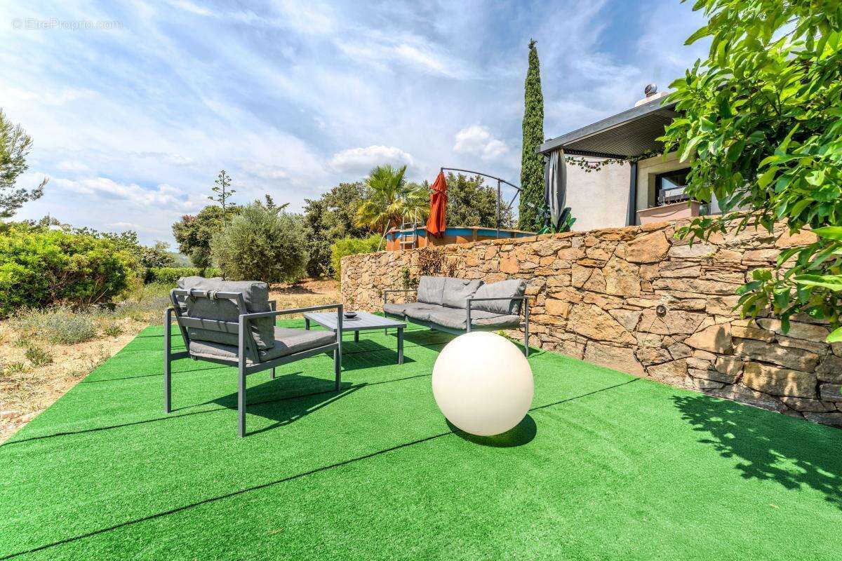 Maison à LE CASTELLET