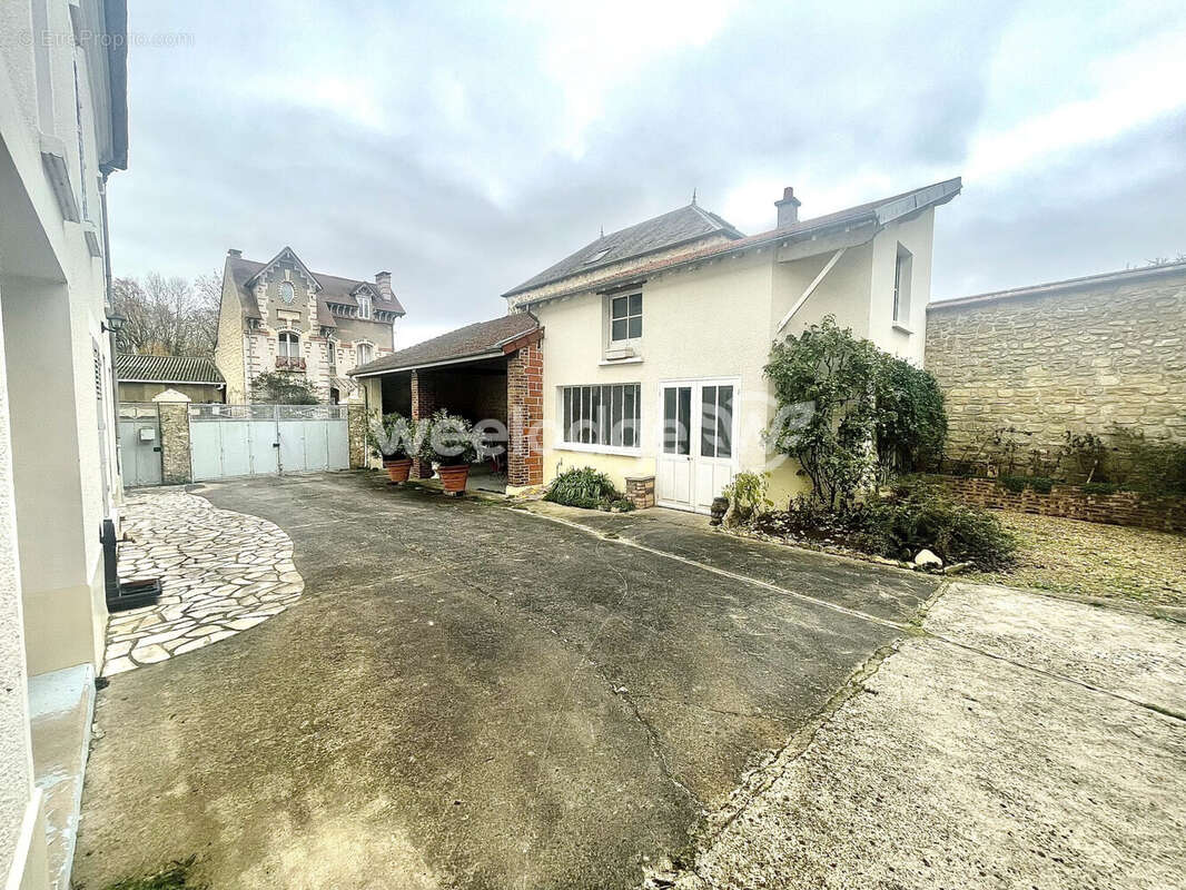 Maison à JOUY-LE-MOUTIER