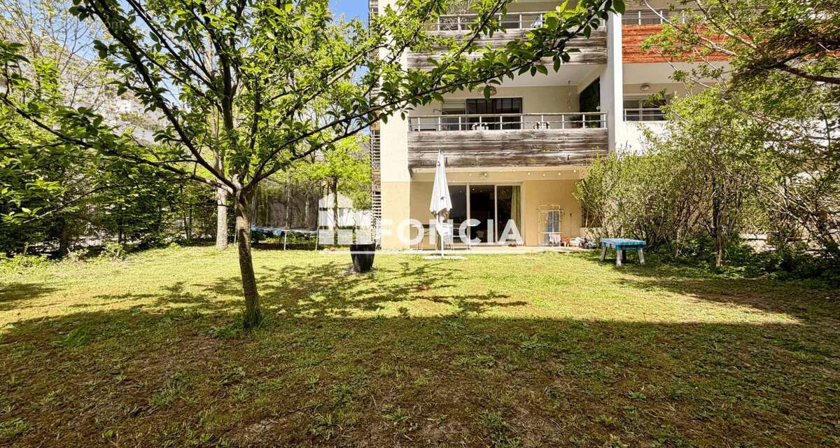 Appartement à MEYLAN