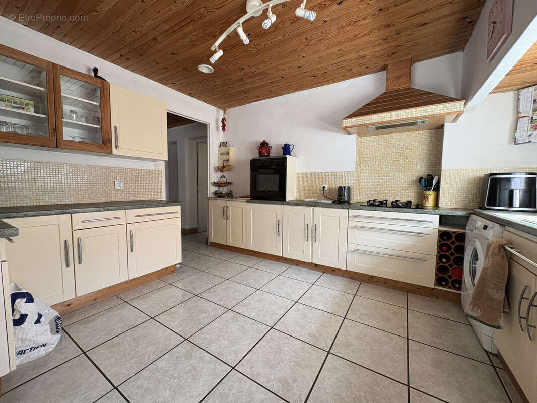 Couiza-maison de plain-pied de 104.12m2  avec sous-sol complet, garage, dépendance et parc arboré de 2276m2 - photo 6
