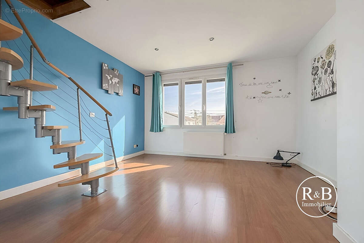 Maison à LES CLAYES-SOUS-BOIS