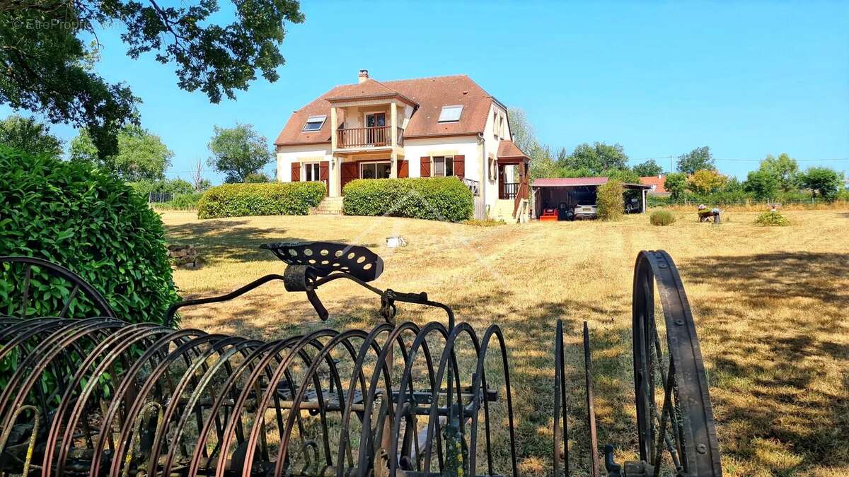 Belle propriété de campagne sur 6 697 m² à Autry-Issards - photo 18