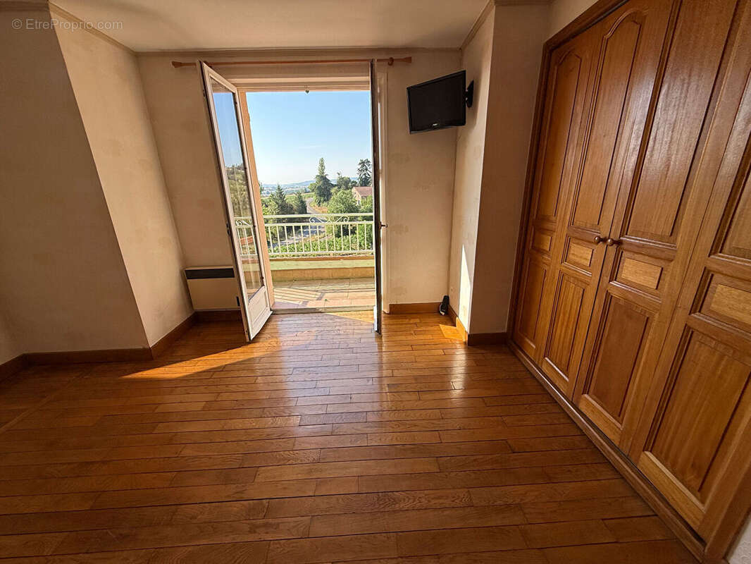 Maison Villemontais - photo 9