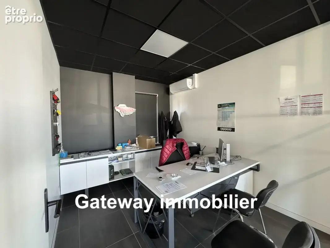 Local professionnel bureaux, entrepôt et showroom  925m2 à gerzat  63360 - photo 9