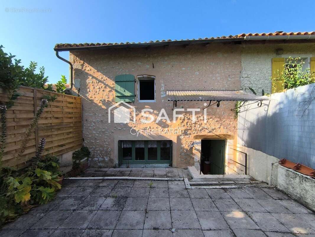 Photo 2 - Maison à SALLES-LAVALETTE