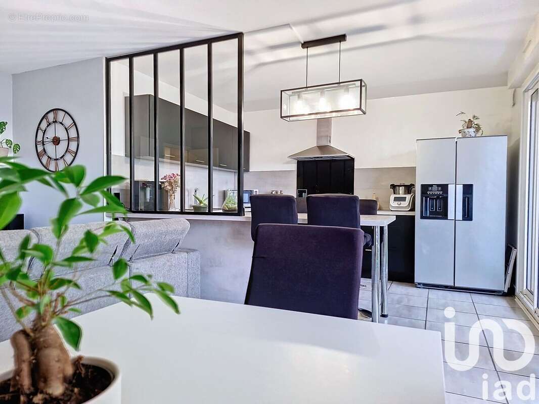 Photo 5 - Appartement à DECINES-CHARPIEU