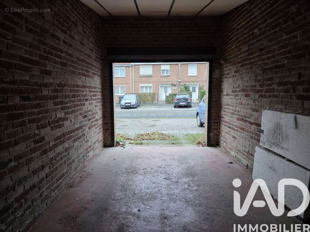 Photo 5 - Parking à AULNOYE-AYMERIES