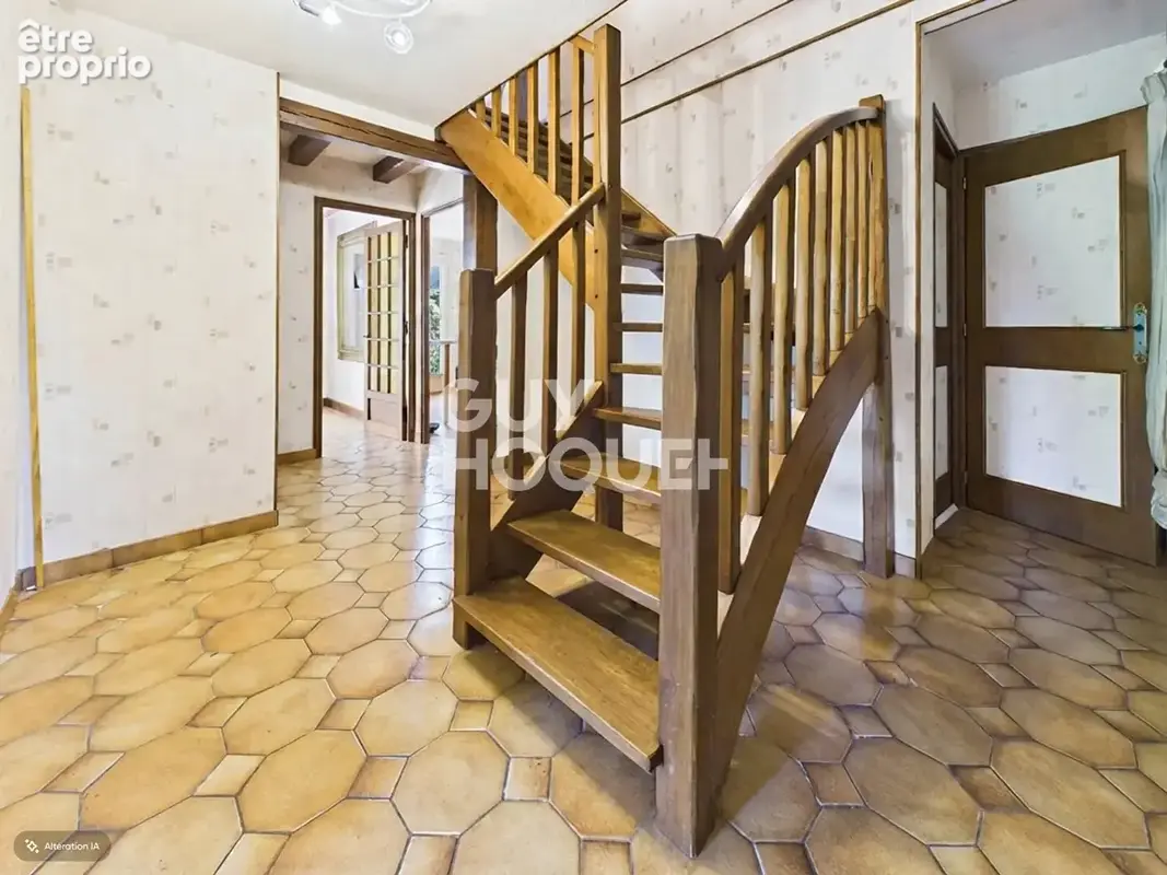 LA SAUSSAYE - Maison de 112 m², 3 chambres + bureau, terrain de 758 m² avec cheminée et poutres apparentes - photo 2