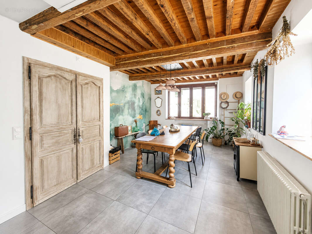 Maison à NEUVILLE-SUR-SAONE