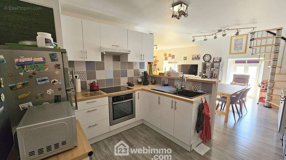 Une cuisine toute équipée! - Appartement à PUISEAUX