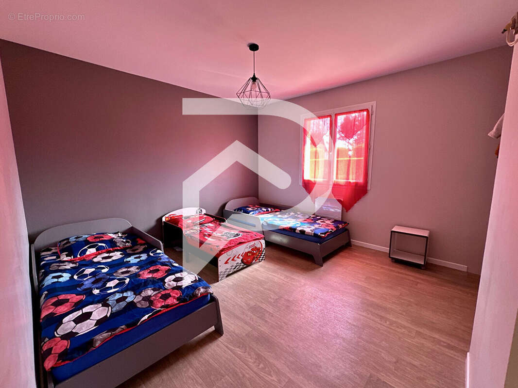 Maison à SAINT-FRONT-DE-PRADOUX