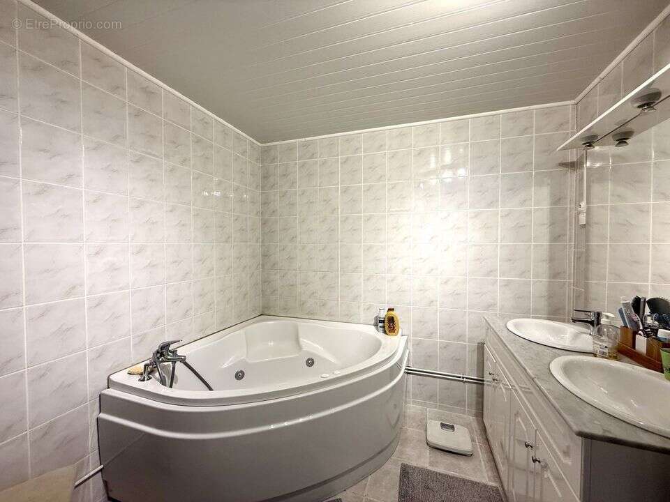 Maison à LONGUEVILLE