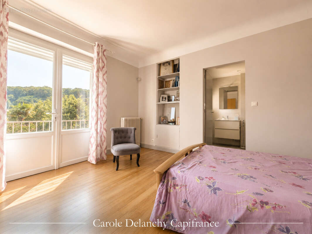 Maison d'architecte, 170 m² + 90 m² sur terrain de 1500 m² à AIRE SUR L'ADOUR (40) - photo 8