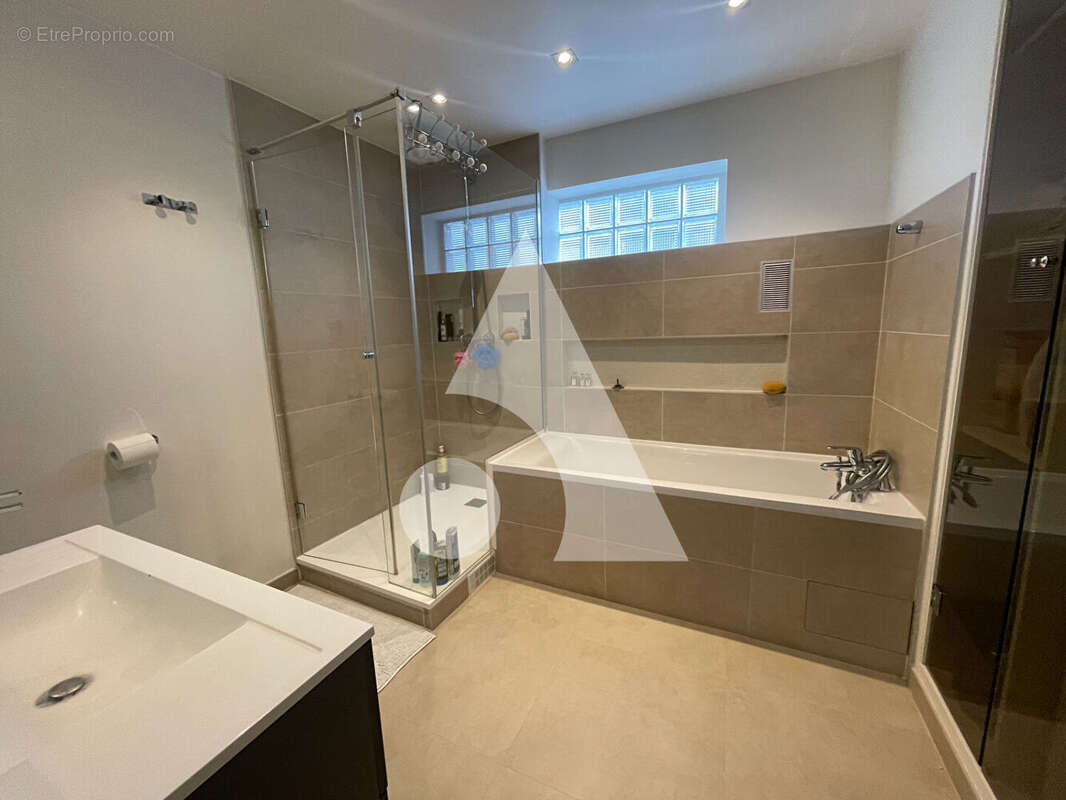 Appartement à SAINT-MAUR-DES-FOSSES