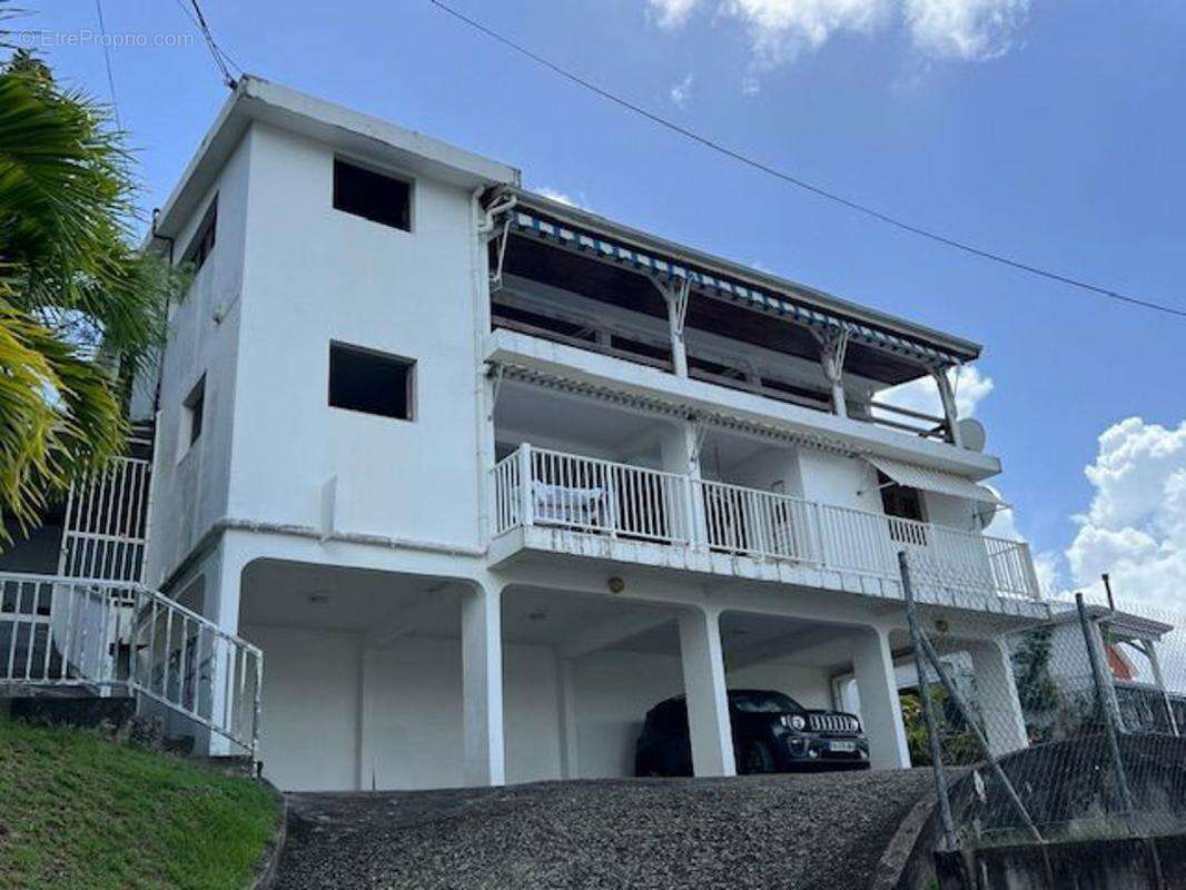 Maison à LE ROBERT