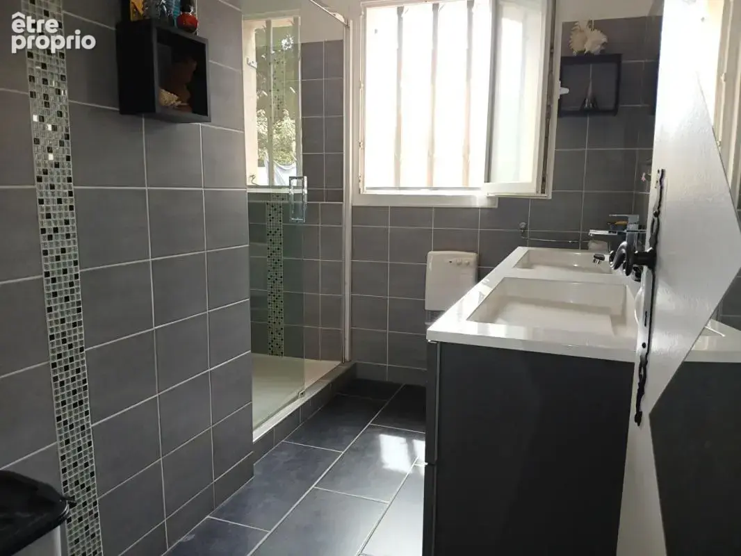 Villa T6 de 128m² sur 1118m² de terrain avec piscine et garage - Cabasse - photo 12