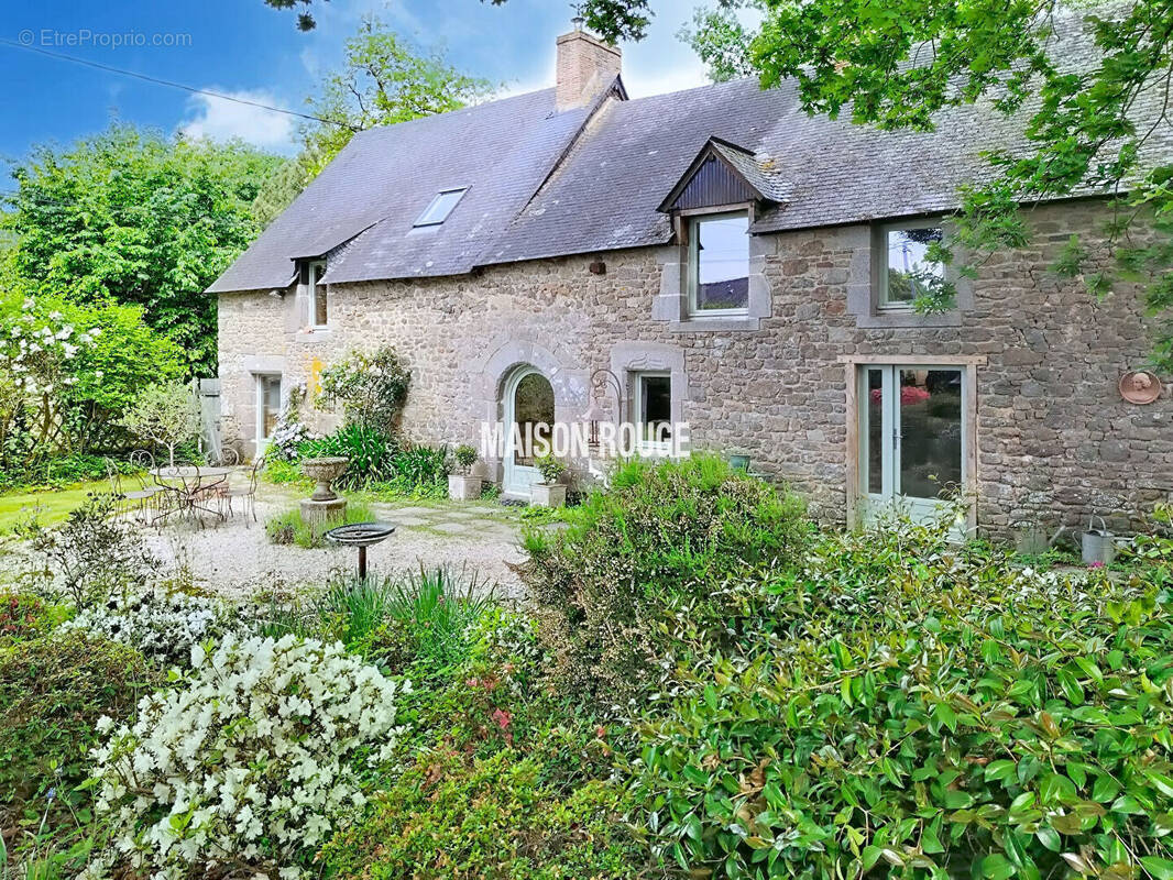 Maison à COMBOURG